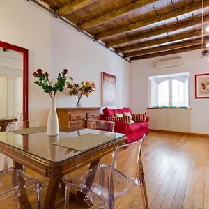  Apartment Piazza Barberini Italy